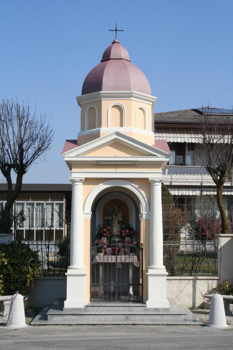 Capitello in via Finco